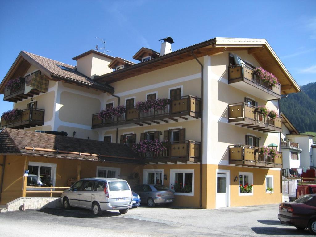 Hotel El Geiger Pozza di Fassa Exterior photo