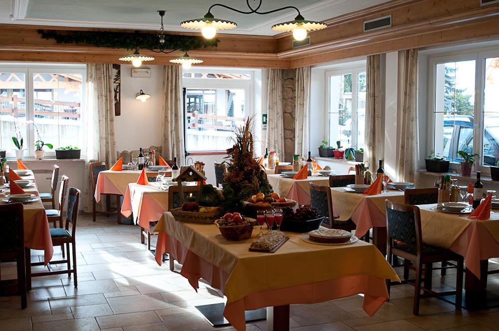 Hotel El Geiger Pozza di Fassa Exterior photo